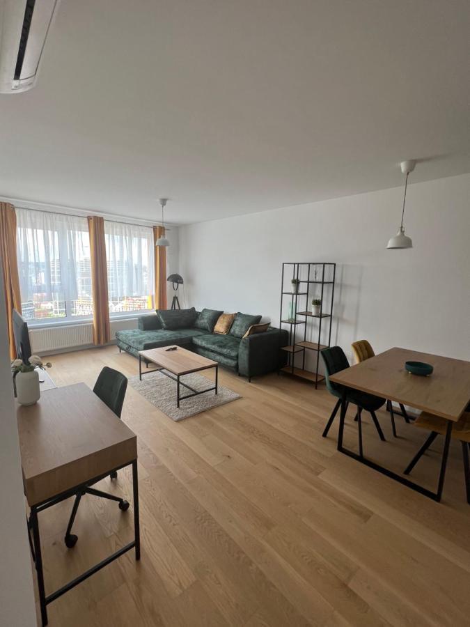 New Downtown Apartment Couple Minute From The Old Town Братислава Екстериор снимка