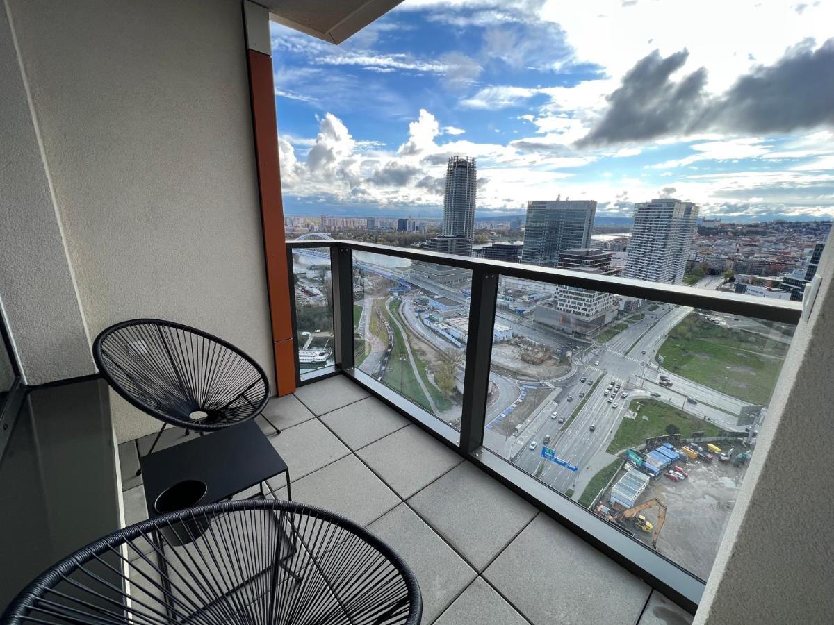 New Downtown Apartment Couple Minute From The Old Town Братислава Екстериор снимка