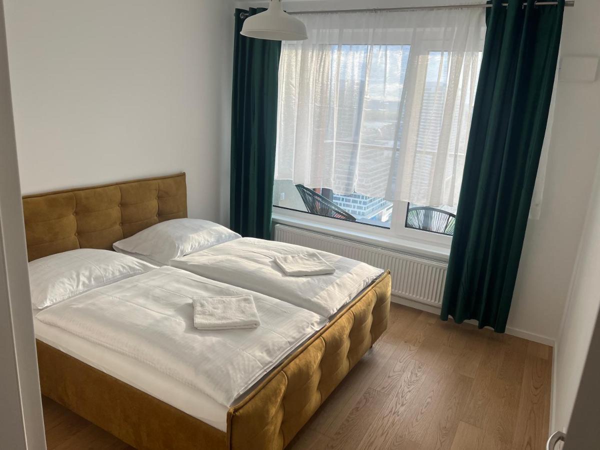New Downtown Apartment Couple Minute From The Old Town Братислава Екстериор снимка