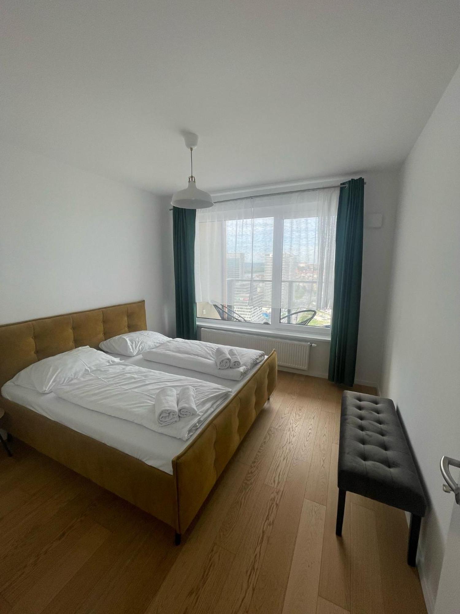 New Downtown Apartment Couple Minute From The Old Town Братислава Екстериор снимка