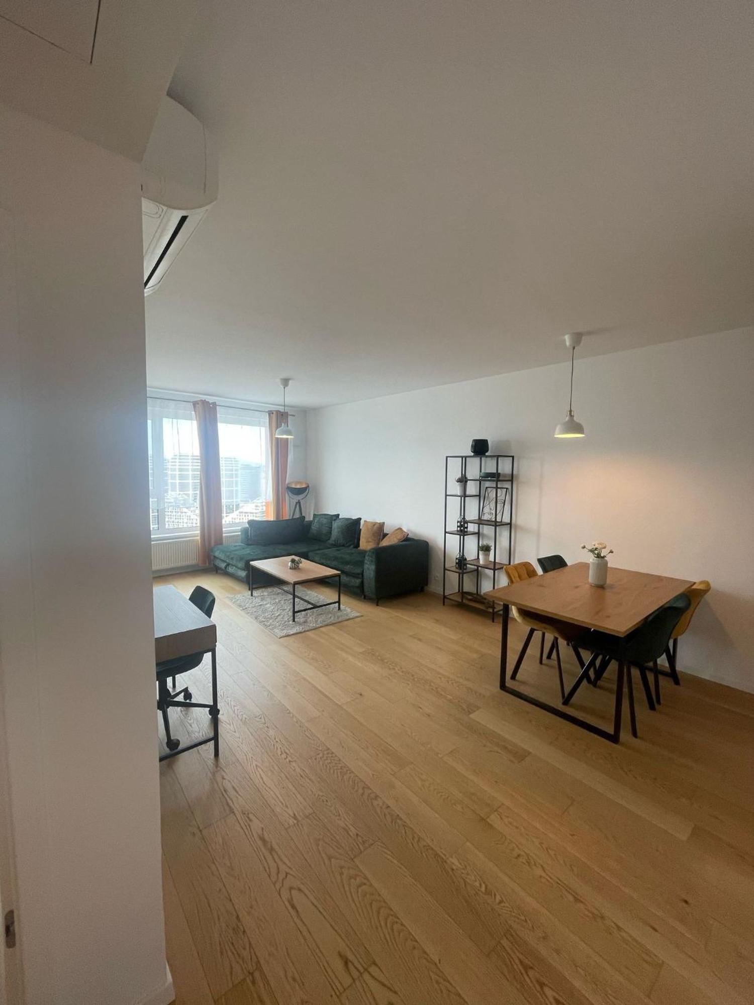 New Downtown Apartment Couple Minute From The Old Town Братислава Екстериор снимка