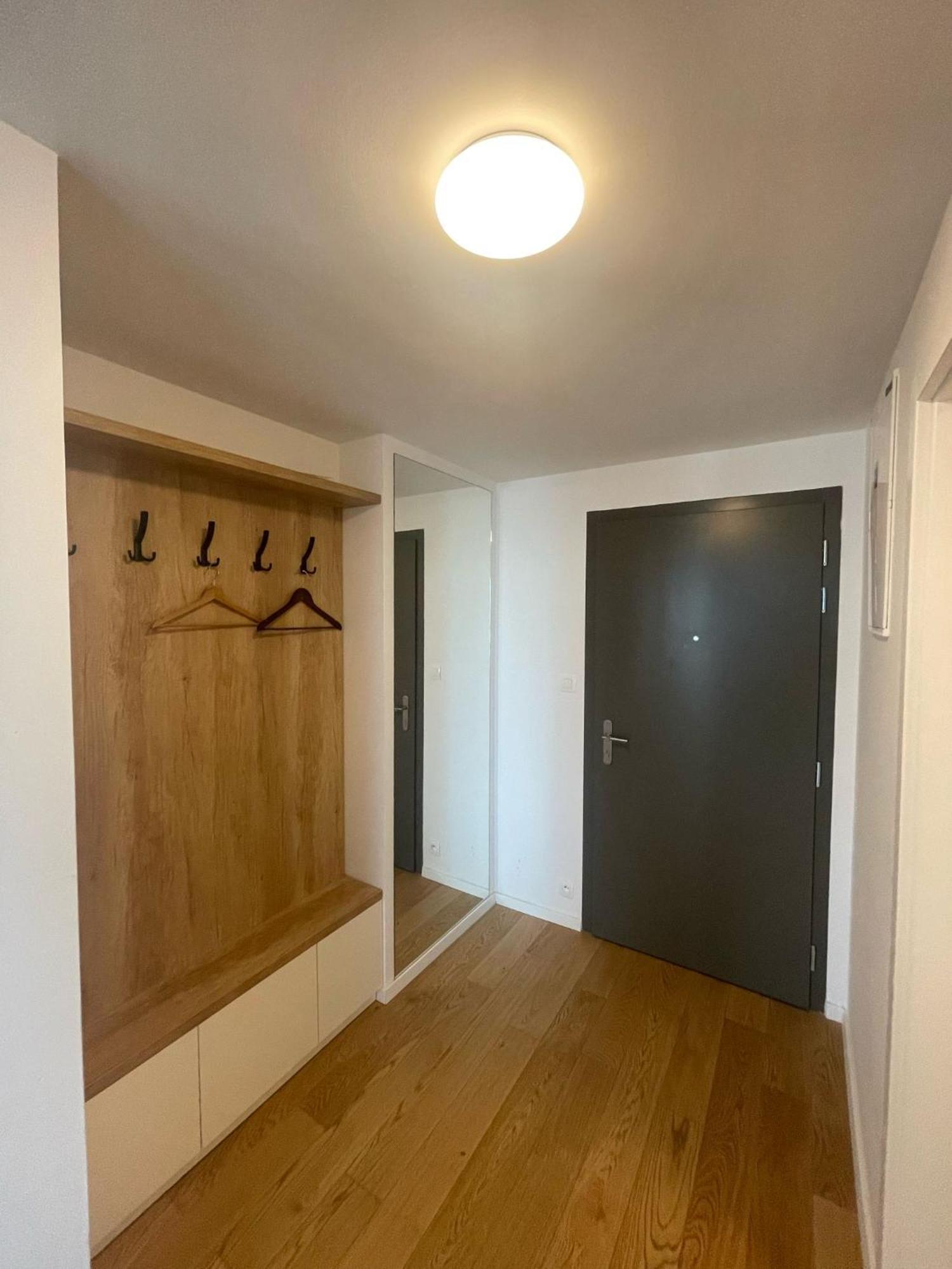New Downtown Apartment Couple Minute From The Old Town Братислава Екстериор снимка