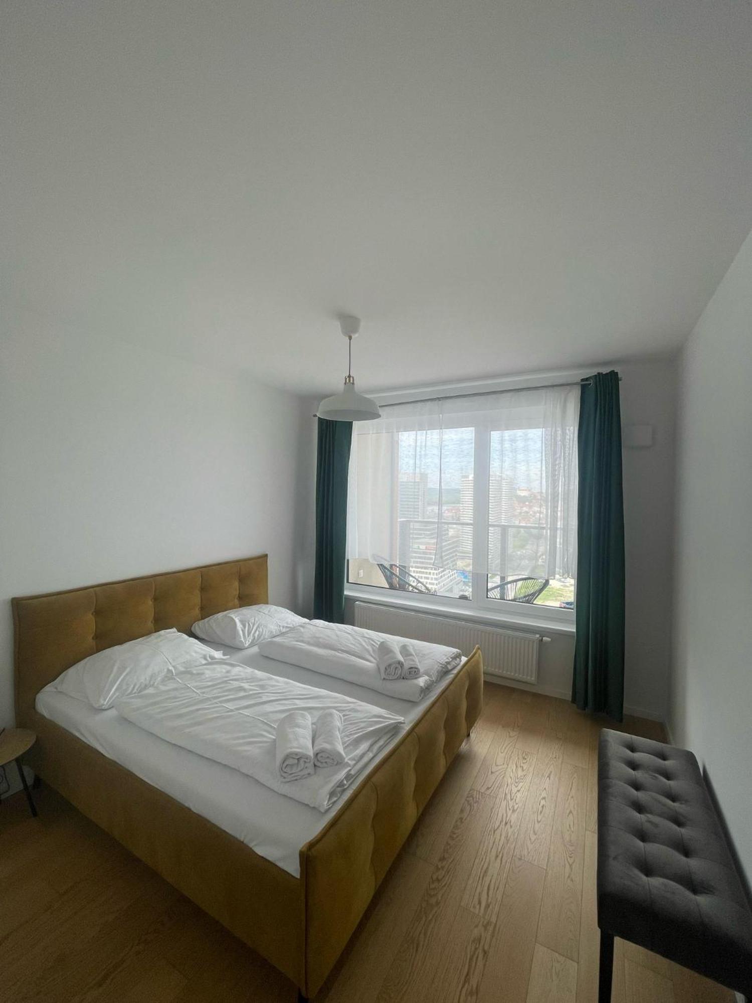 New Downtown Apartment Couple Minute From The Old Town Братислава Екстериор снимка