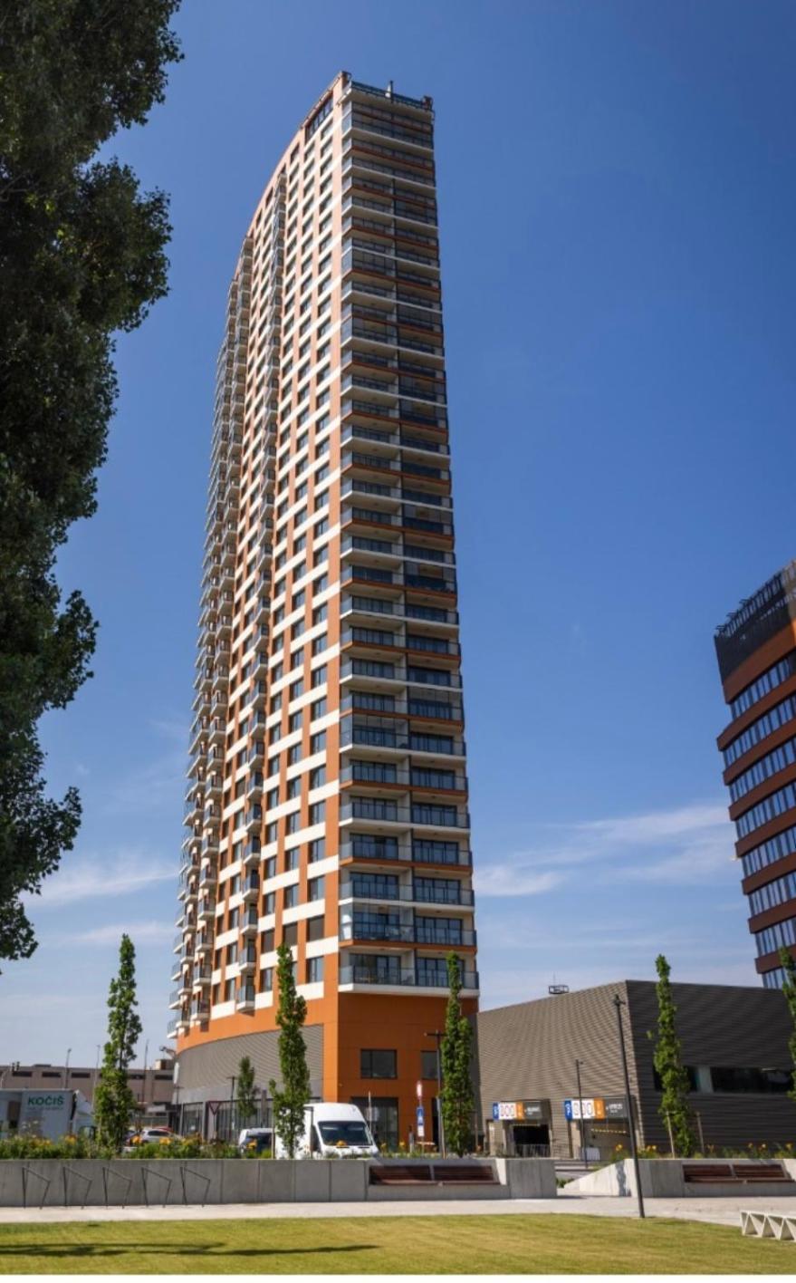 New Downtown Apartment Couple Minute From The Old Town Братислава Екстериор снимка